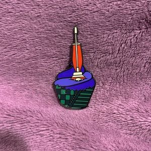 Disney Hocus Pocus Mystery Cupcake Enamel Pin - Mary
